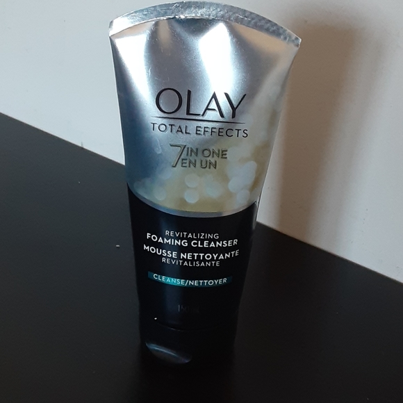 Olay 7 in 1 facewash (150 ml) - Picture 2 of 2